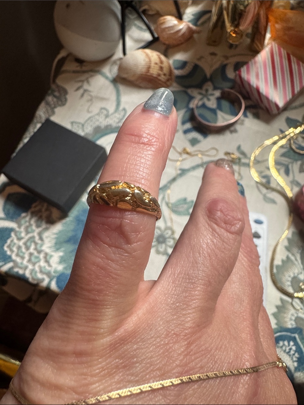 Gold Tone Leaf Pattern Women's Ring - Gold